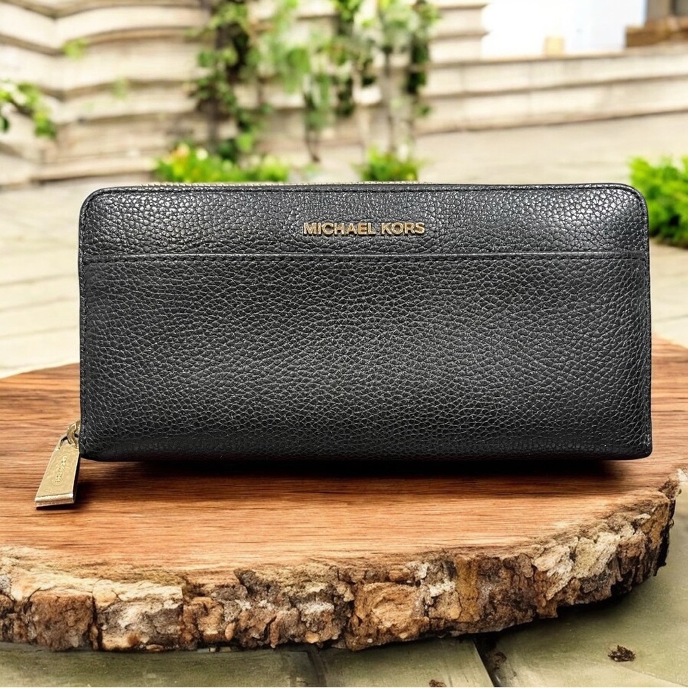 Michael Kors Black Pebbled Leather Mercer Zip Around Continental Wallet EUC